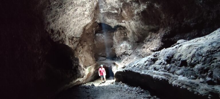 graja-tours-hiking-la-palma-volcano-tunnel01